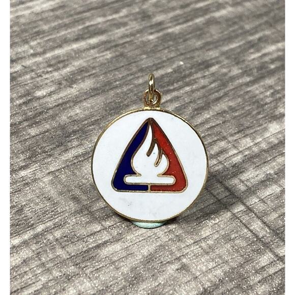 Vintage Camp Fire Girls Enamel Pendant / Charm Girl Scouts Gold Tone - Picture 1 of 3